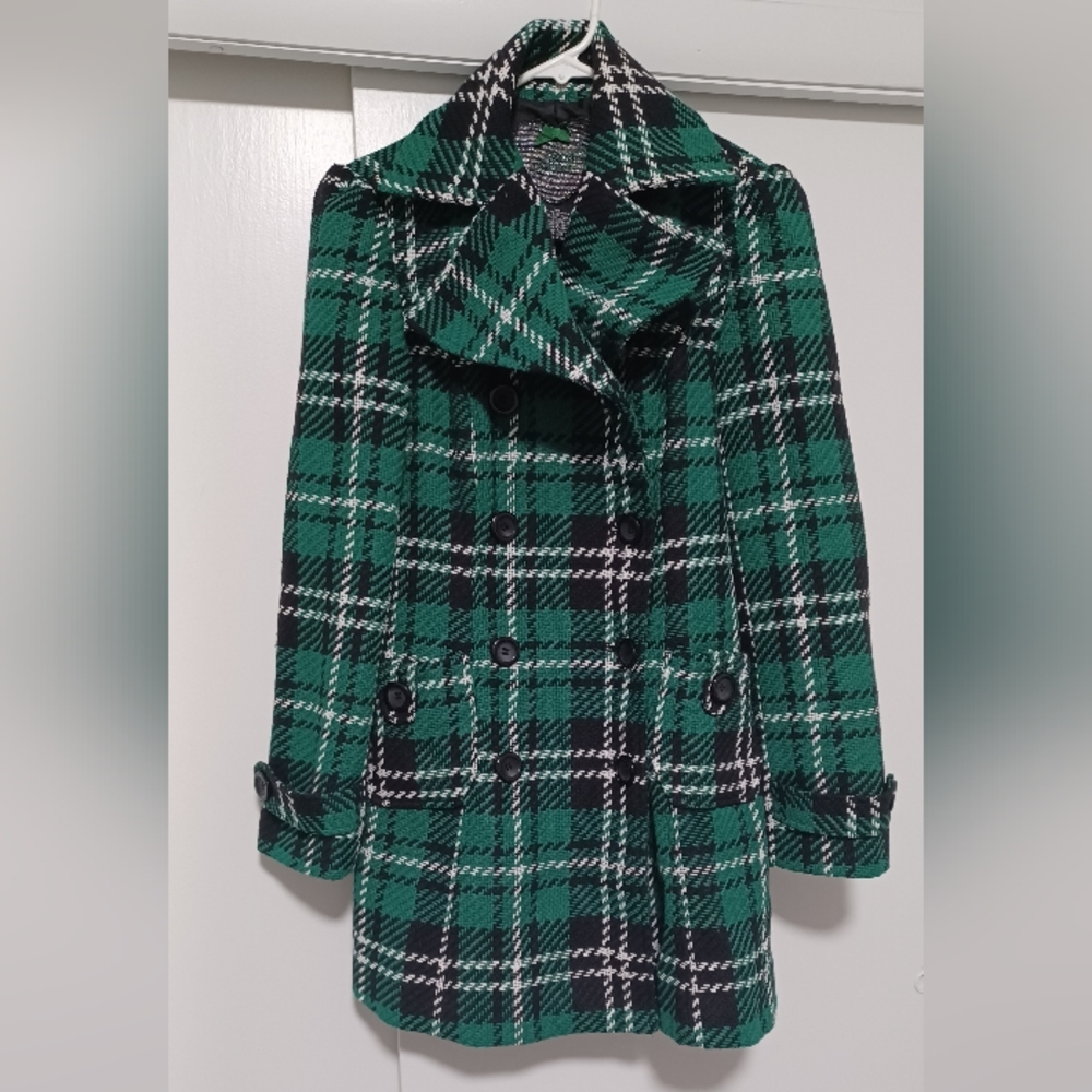 Jack by BB Dakota Plaid Pea Coat in Emerold, Black, and White